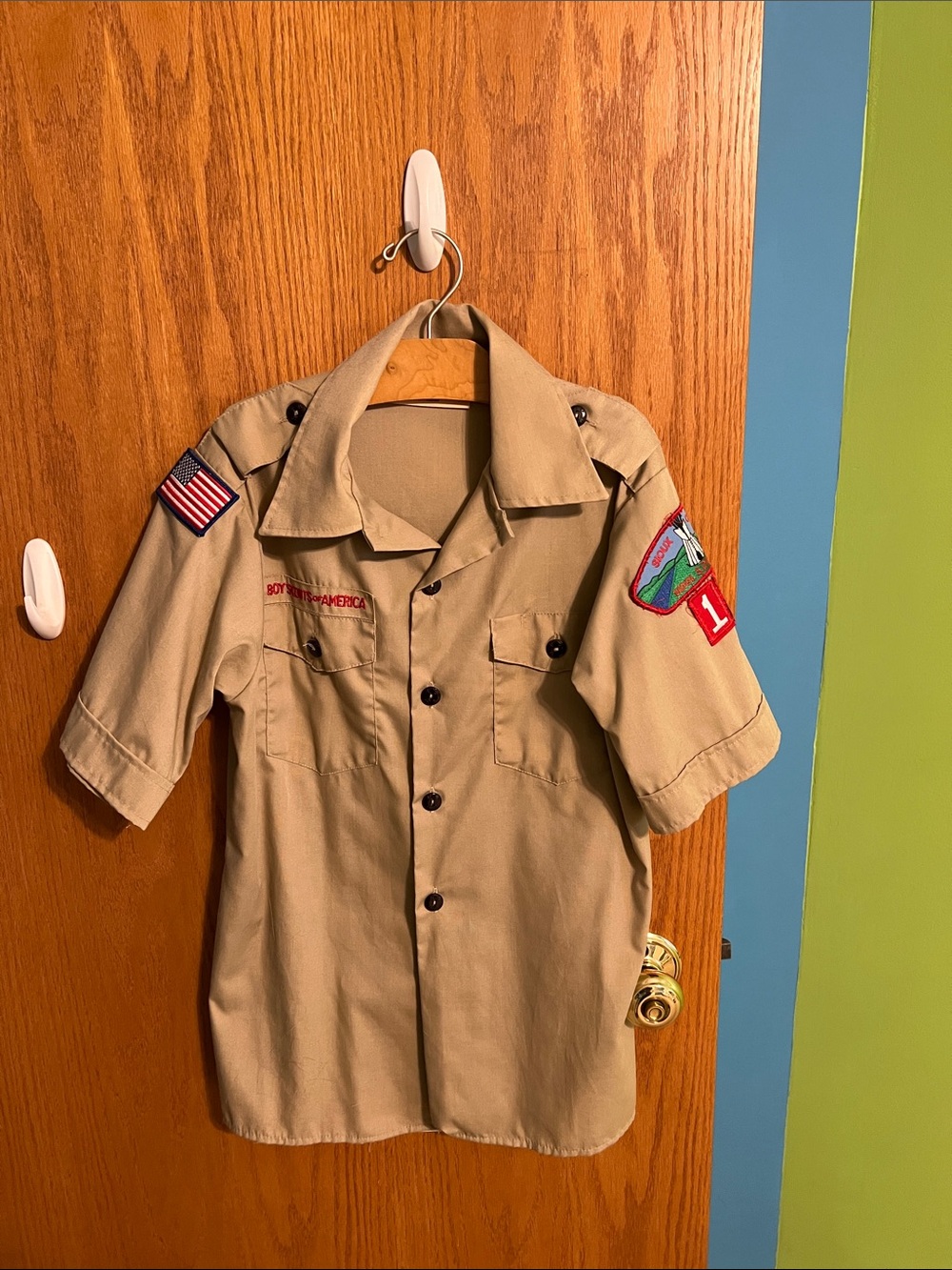 Boys Scouts Tan Short-Sleeve Shirt with Patches Youth Medium
